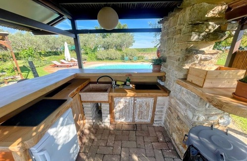 San Brizio Villa | SPOLETO TRANQUILITA + PISCINE. SLEEPS 20. ROME 1 HEURE