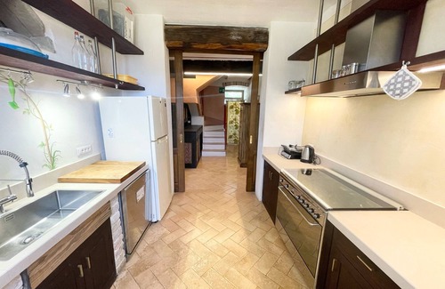 Spoleto Villa | SPOLETO TRANQUILITA + PISCINE. SLEEPS 20. SPOLETO CENTRAL. 15 MINUTES
