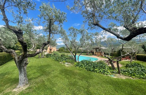 Spoleto Villa | SPOLETO TRANQUILITA + PISCINE. SLEEPS 20. SPOLETO CENTRAL. 15 MINUTES
