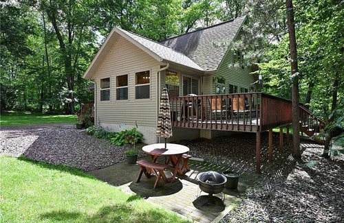 Spooner Cabine | Spooner Shores - Wooded, Lakefront Retreat