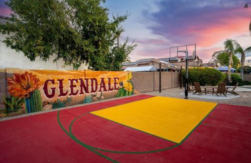Glendale Maison | Sport Court Pool Hot Tub Pool Table Fire Pit Games