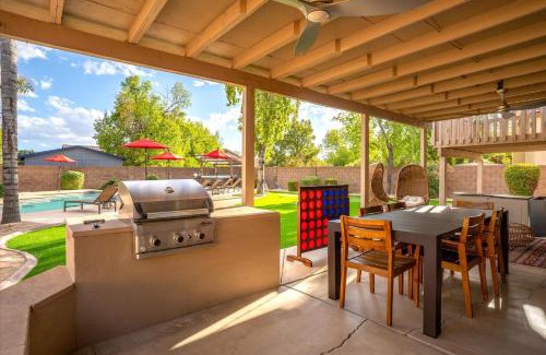 Glendale Maison | Sport Court Pool Hot Tub Pool Table Fire Pit Games