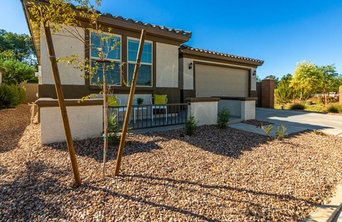 Glendale Maison | Sports Lovers Walk To Fun! Golfers Paradise!