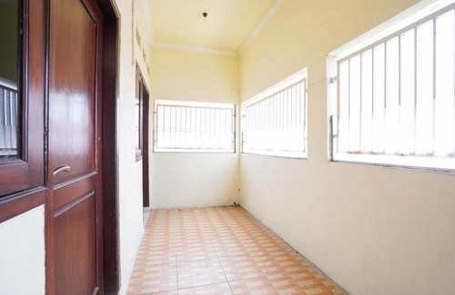 Surabaya Hôtel | SPOT ON 2219 Madina Residence Syariah