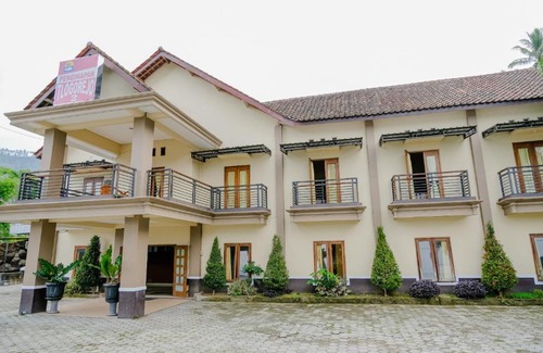 Briket Hôtel | SPOT ON 2448 Hotel Tlogorejo 2
