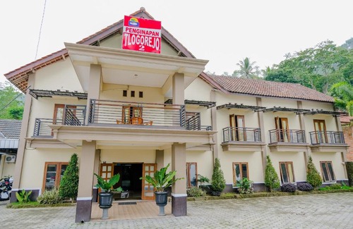Briket Hôtel | SPOT ON 2448 Hotel Tlogorejo 2