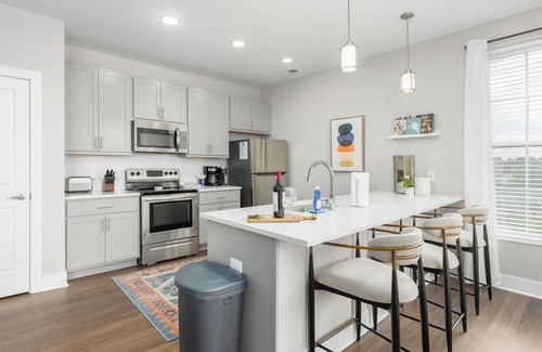 Olde Towne East Appartement | Topiary Penthouse | Garage Parking | Elevator!
