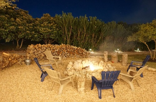 Travis Settlement Maison | Spacieux 3 acres Hilltop Estate w / vues infinies du célèbre Texas Hill Country