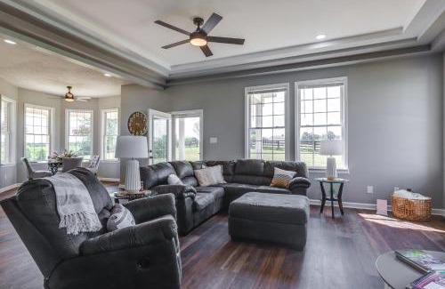 Berry Maison | Sprawling Kentucky Getaway with Pool and Hot Tub!