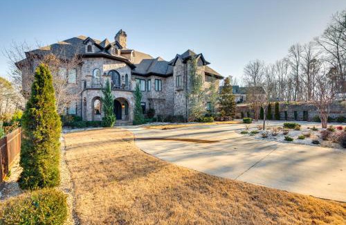 Suwanee Maison | Sprawling Suwanee Home Theater, Pool, Hot Tub!