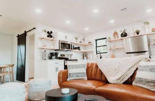 Hearne Maison | Spring Creek Oasis, 2-bedroom house in welcoming Bryan