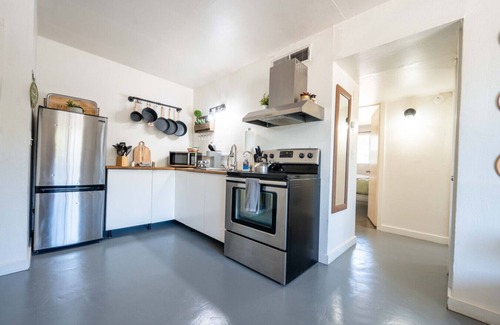 Rincon Heights Appartement | Christmas Festival 2BR Apt w Parking Downtown