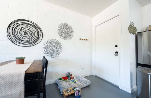 Rincon Heights Appartement | Christmas Festival 2BR Apt w Parking Downtown