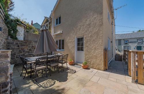 New Quay Maison | Spring Gardens