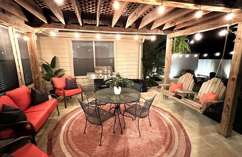 Spring Maison | 20% Off Spring Home, Minutes from The Woodlands, Sleeps 8, King Bed, Coffee Bar,