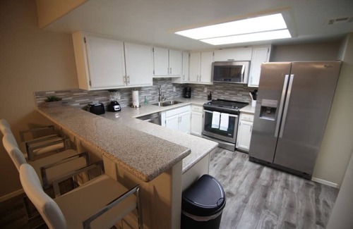Spring Valley Maison | Condo chic de 2 chambres! Près de Red Rock!