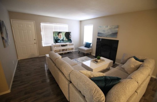Spring Valley Maison | Condo chic de 2 chambres! Près de Red Rock!