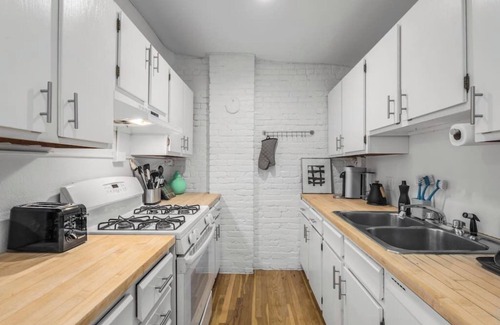 SoHo Appartement | Spring PH by StayHaus | 2BR Full-floor Soho Loft