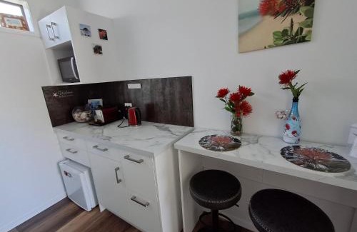 Papamoa Beach Maison | Spring Special, Studio on Hugoway, Papamoa Beach