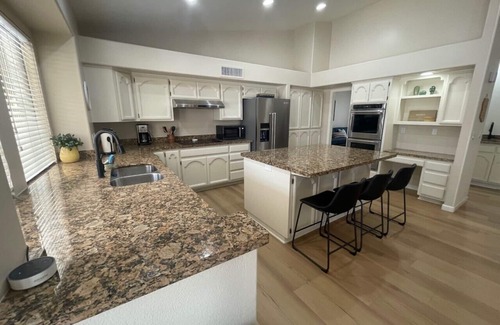 Glendale Maison | Spring Oasis! Large yard, pool/spa, billiards/ping pong