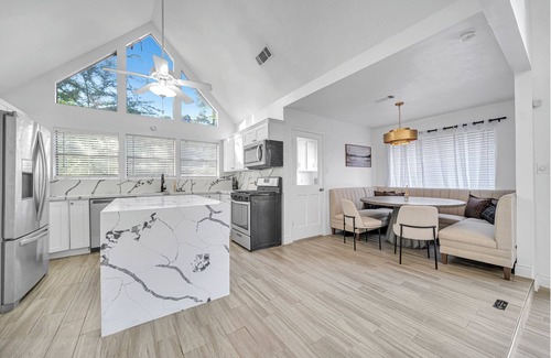 Klein Maison | Ultimate Oasis: Heated Pool, Spa, Game Room, Theatre, Sleeps 14+