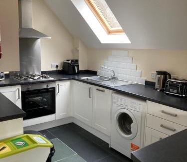 West Laroch Appartement | Springbank Apartment - Sleeps 4 - Pet Friendly