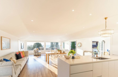St. Heliers Maison | Springcombe Sunset - St Heliers Beach House