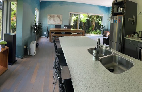 Kingsland Maison | Springfield Garden House | modern & central