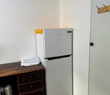 Springvale South Maison | Springvale couple room with shared bathroom