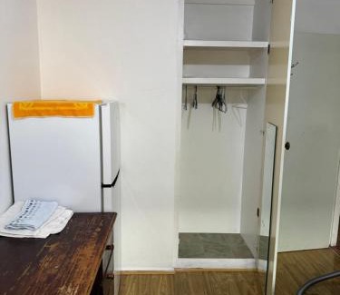 Springvale South Maison | Springvale couple room with shared bathroom