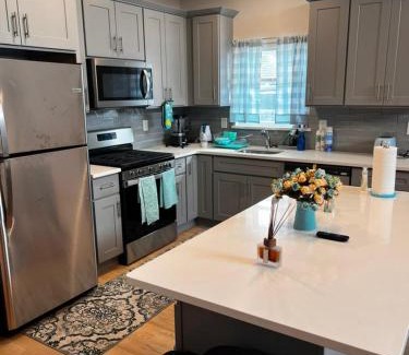 Newark Appartement | SPRINGVIEW HOMES 12MINS FROM EWR & 3 MINS FROM UNIVERSITY HOSPITAL