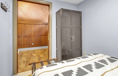 Springville Appartement | Springville Depot Inn - Suite with Private Yard!