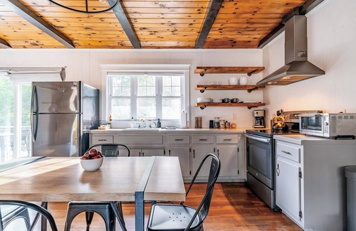 Eliot Cabine | This cabin is a 2 bedroom(s), 1 bathrooms, located in Eliot, ME.