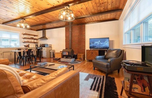 Eliot Cabine | This cabin is a 2 bedroom(s), 1 bathrooms, located in Eliot, ME.