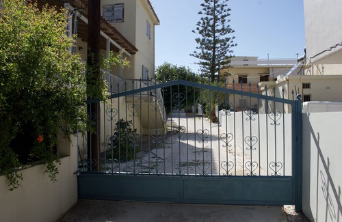 Daratsos Appartement | "Spyros" 1-Room Apartment - Simple, cozy, close to the beach