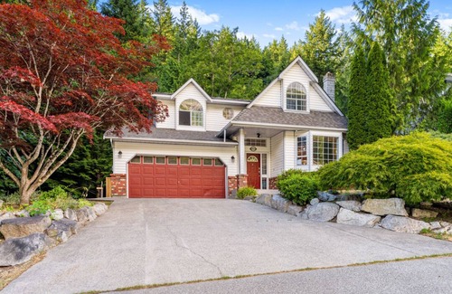 Squamish Maison | Squamish Outdoor Retreat with great location, views and outdoor space.