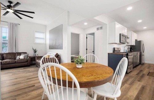 Washington Maison | Square Haven Duplex- Walk to Pubs Cafe & Ice Cream