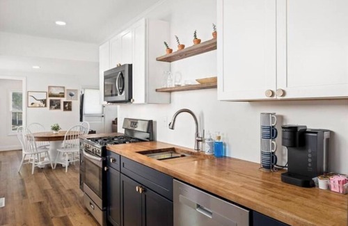 Washington Maison | Square Haven Duplex- Walk to Pubs Cafe & Ice Cream