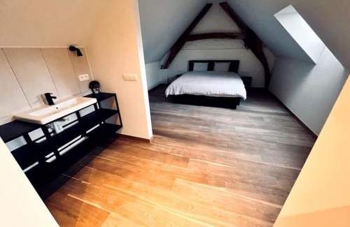 Denderwindeke Maison | Square Shaped Farmhouse from 1713