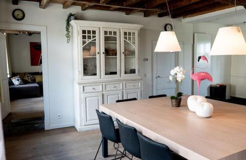 Denderwindeke Maison | Square Shaped Farmhouse from 1713