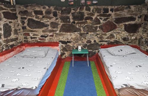 Arnol Maison | Squealing Pig Bothy