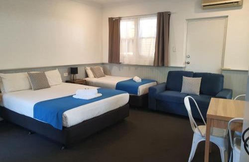 Belmont Hôtel | Squid's Ink Motel
