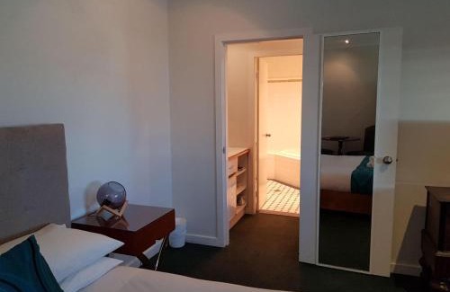Belmont Hôtel | Squid's Ink Motel