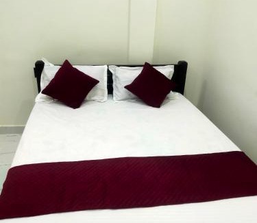 Periyakulam Hôtel | SRI NAVANEETHA KRISHNA MAHAL & RESIDENCY Ac
