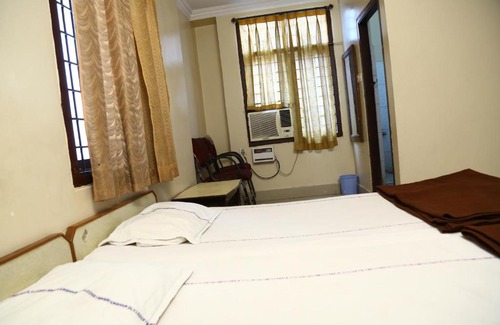 Secunderabad Cabine | Sri Sai Krishna Deluxe Lodge