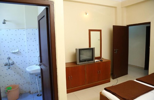 Secunderabad Cabine | Sri Sai Krishna Deluxe Lodge