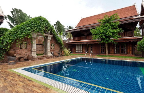 Vientiane Maison | SRIPHAYA 2 Lao style Poolside Villa