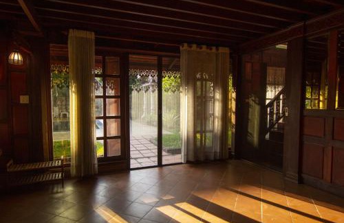 Vientiane Maison | SRIPHAYA 2 Lao style Poolside Villa