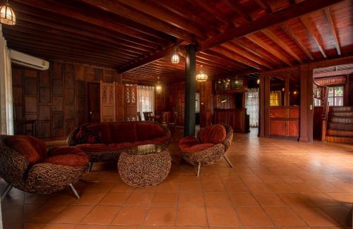 Vientiane Maison | SRIPHAYA 2 Lao style Poolside Villa