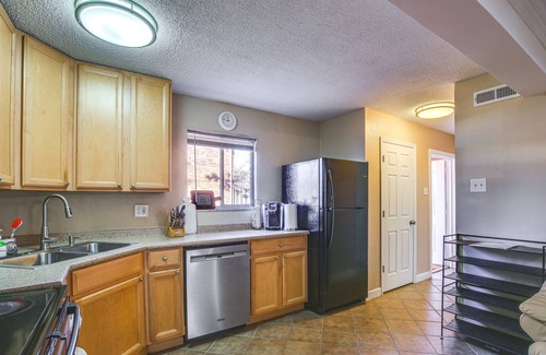 Airport Township Maison | St Ann Townhome < 1 Mi to International Airport!